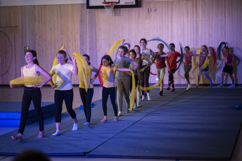 Nachtrag: Aufführung des Zirkus „Regenbogen“ durch die Sportklasse 5cd
