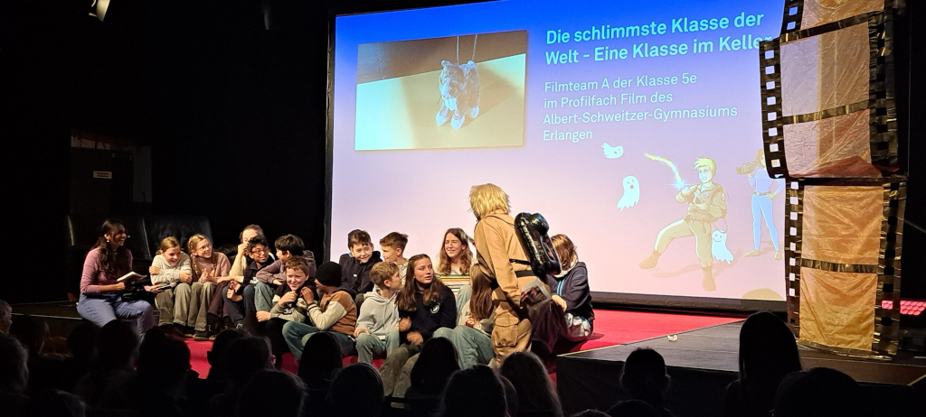 Film ab! Die Klassen 5e und 6e beim Mittelfr&auml;nkischen Kinder-Filmfestival im E-Werk