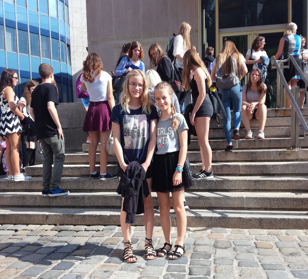 ASG-Preistr&auml;gerinnen am Ministerium