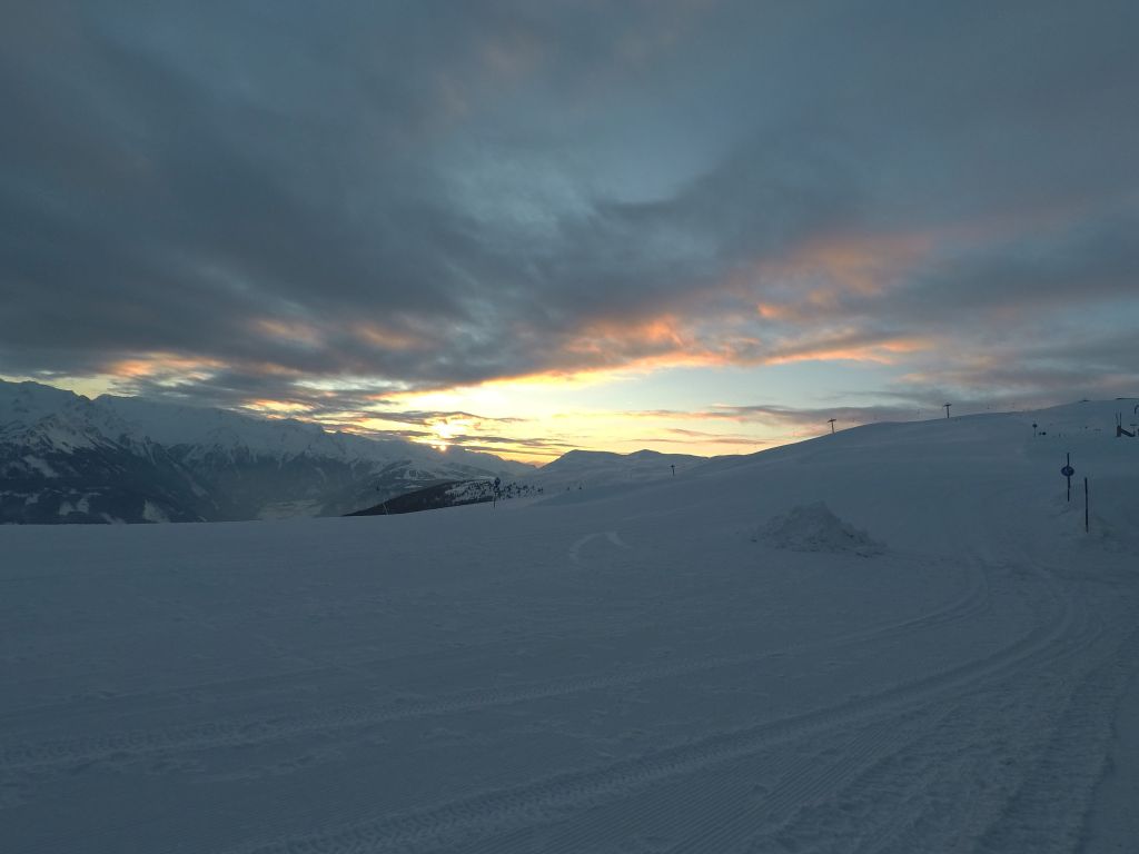 "Gl&uuml;ckliche Sch&uuml;ler bei der Arbeit"
