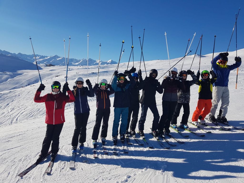 "Gl&uuml;ckliche Sch&uuml;ler bei der Arbeit"