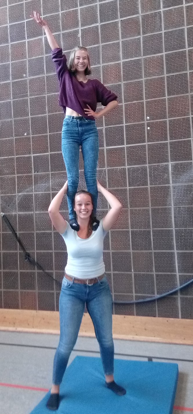 Breakdance, Jonglieren und Akrobatik mit "Las Ag&uuml;izotes"