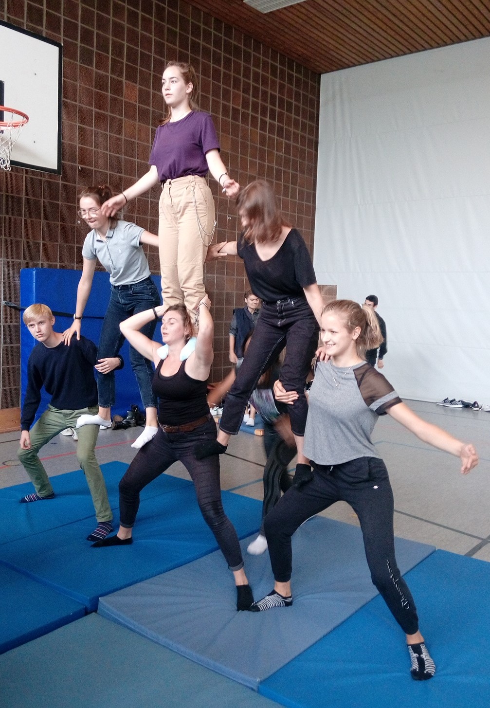 Breakdance, Jonglieren und Akrobatik mit "Las Ag&uuml;izotes"