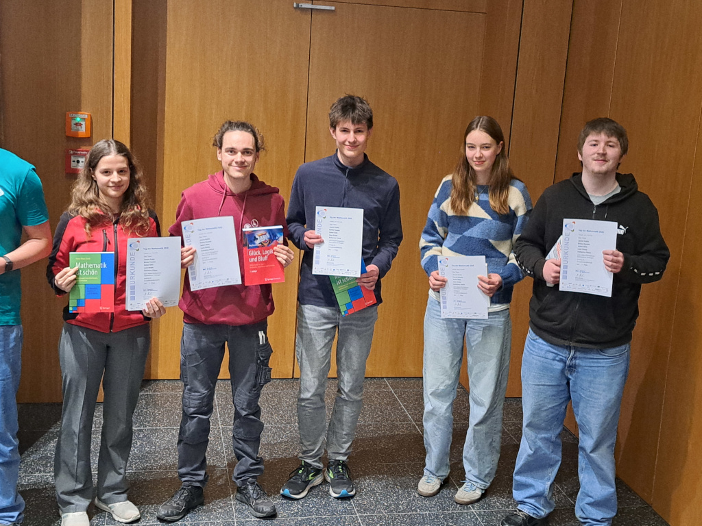 1. Platz beim Tag der Mathematik in Erlangen und deutschlandweit!