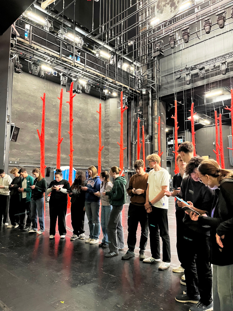 B&uuml;hnen frei und andere Blickwinkel f&uuml;r die 11a im Staatstheater