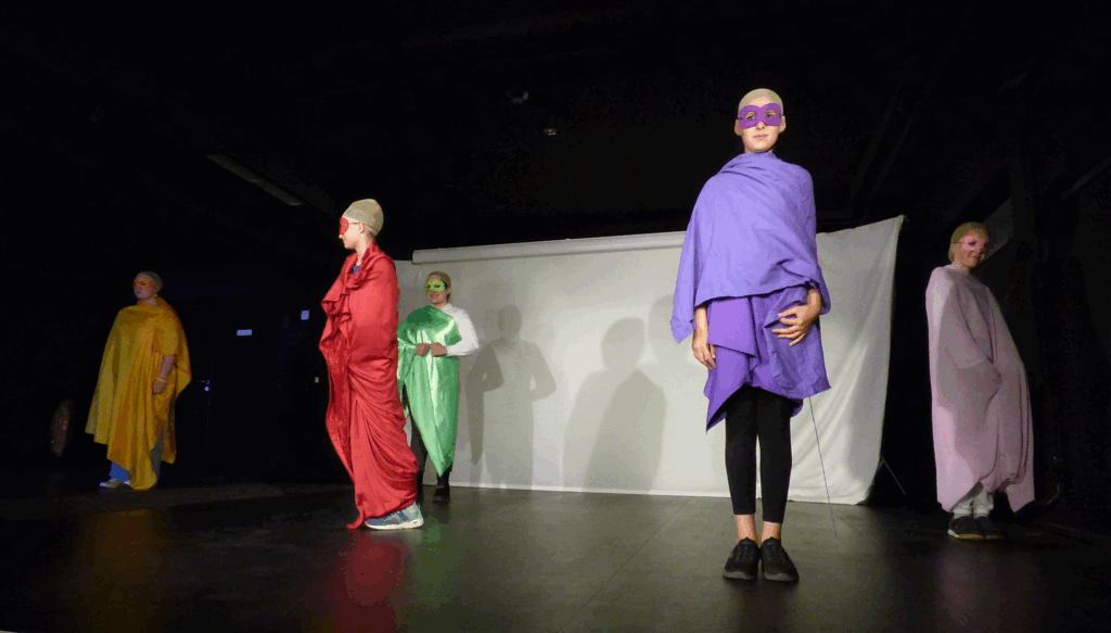 Bunt, nicht nur im Theaterkeller!