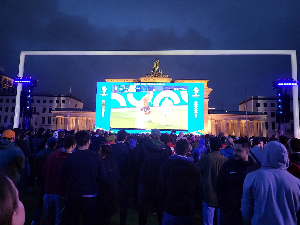 Du musst nach Berlin. Da jeh&ouml;rste hin!