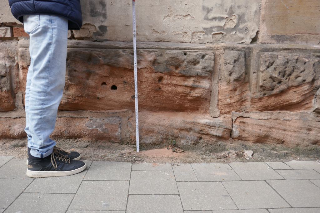 Exkursion "Naturwerksteine an historischen und modernen Bauten in Erlangen"