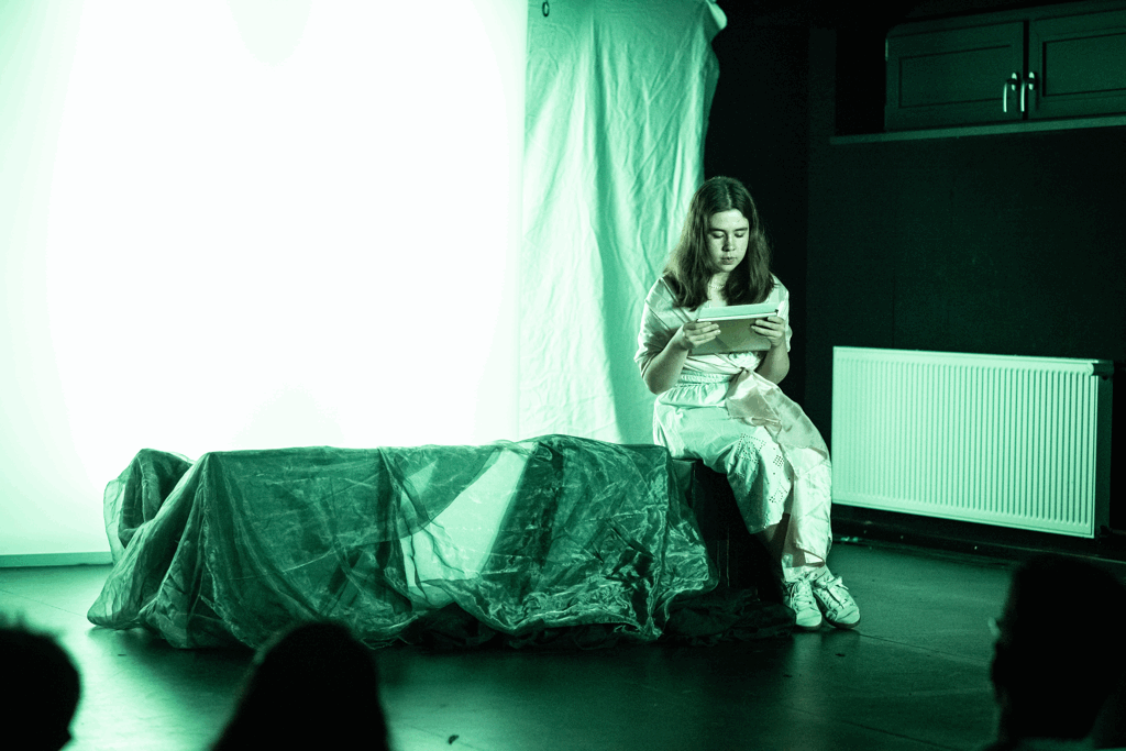 &bdquo;Familiengeschichten&ldquo;  Auff&uuml;hrung des Mittelstufentheaters am 9.7.25