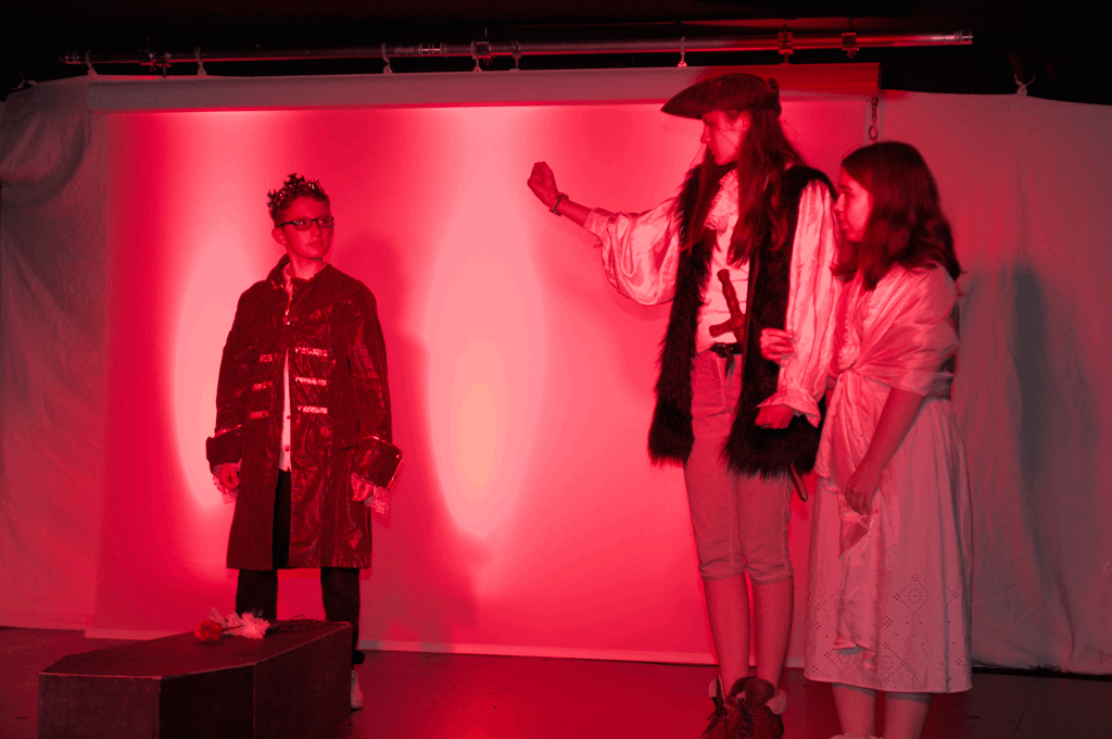 &bdquo;Familiengeschichten&ldquo;  Auff&uuml;hrung des Mittelstufentheaters am 9.7.25