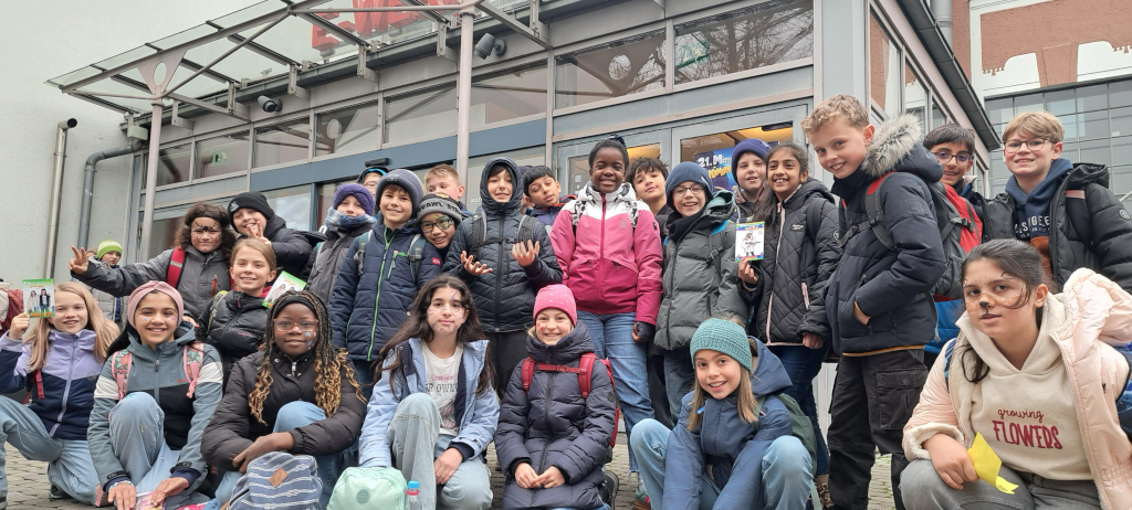 Film ab! Die Klassen 5e und 6e beim Mittelfr&auml;nkischen Kinder-Filmfestival im E-Werk