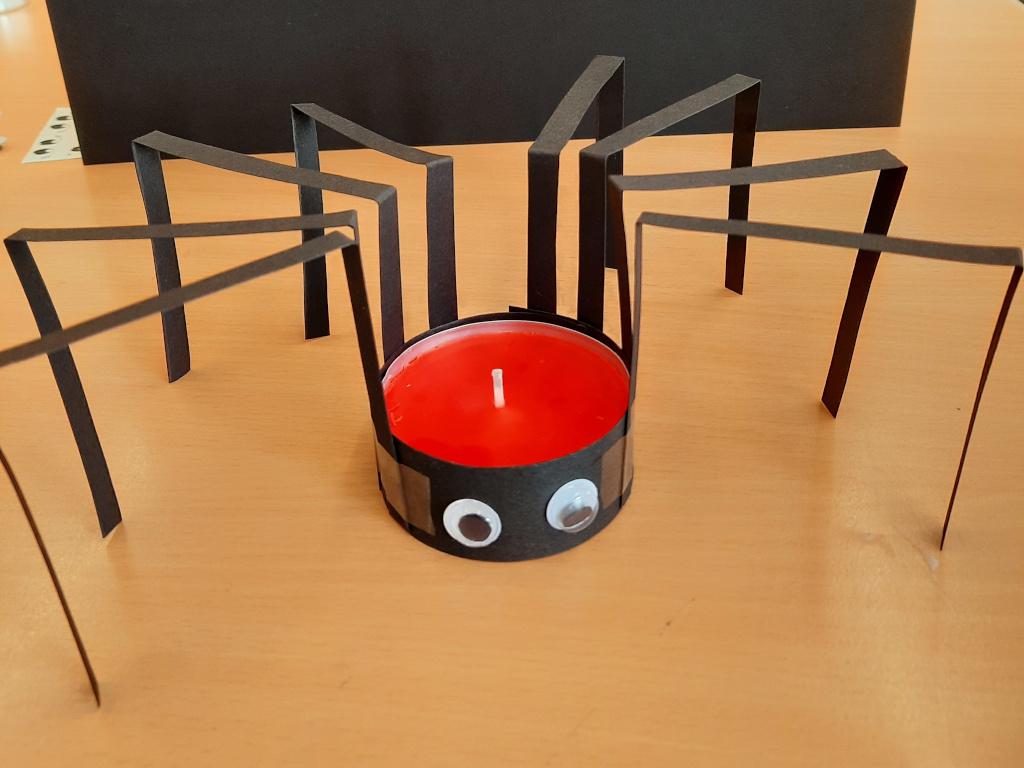 Halloweenbasteln des Bibliotheksteams