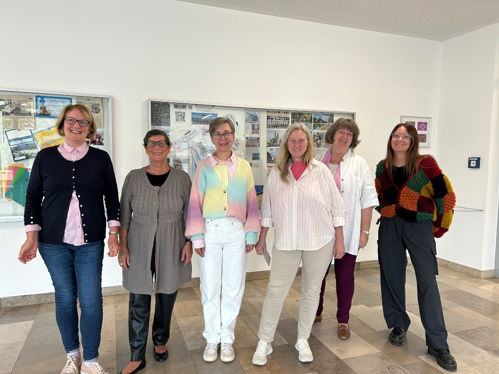 Motto: (Zu)gekn&ouml;pft