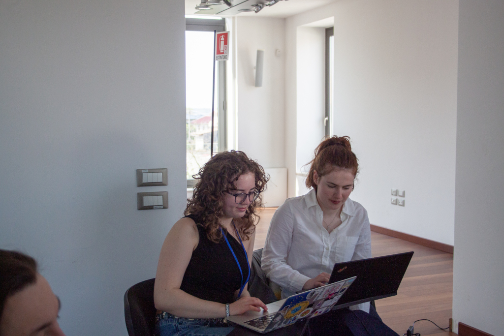 Sch&uuml;lerin des ASG beim Europ&auml;ischen Jugendparlament in Pordenone, Italien