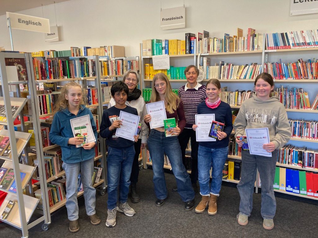 Sofie Grensing (7d) gewinnt beim Vorlesewettbewerb Englisch 2026