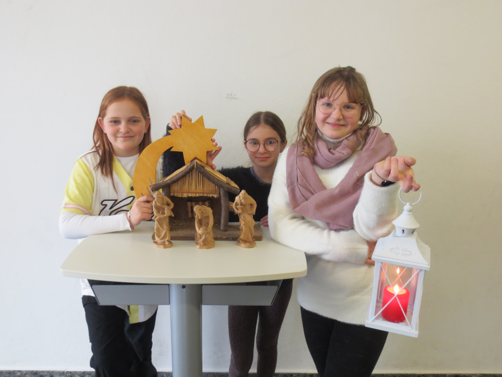 Weihnachtsfestkreis und Friedenslicht aus Bethlehem