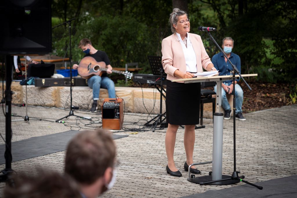 Wiederer&ouml;ffnung des sanierten Pausenhofs